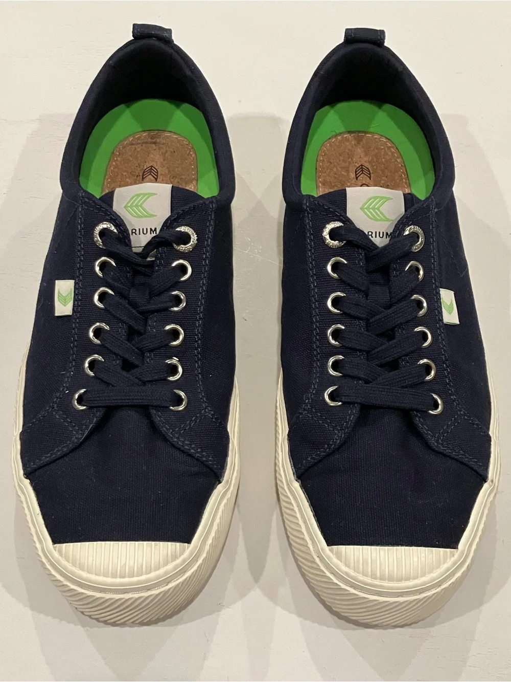 Cariuma | Navy Canvas Low-Top Sneakers